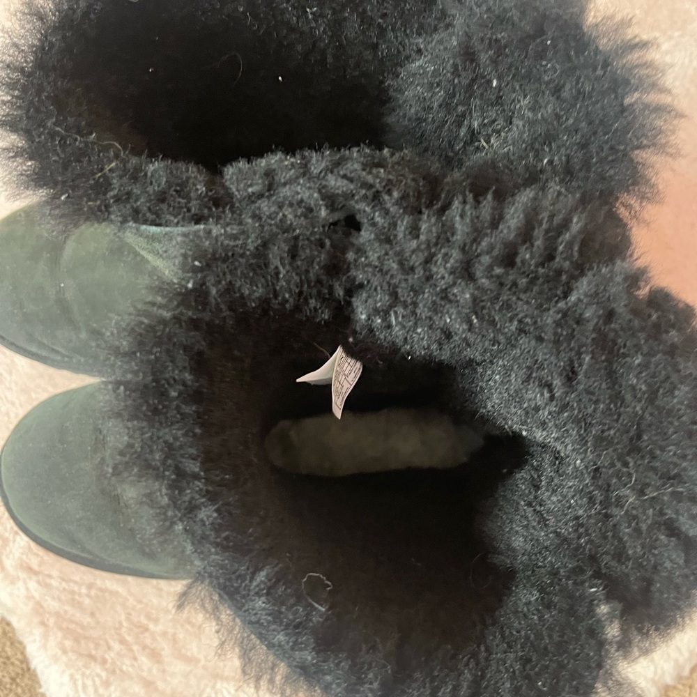 BLACK BAILEY BOW TWO UGGS - Picture 7 of 8